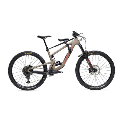 1_1_pro_seat_gen2_right_90_white_background