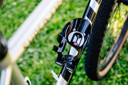 PDW Very Good Dog Bottle Cage 1