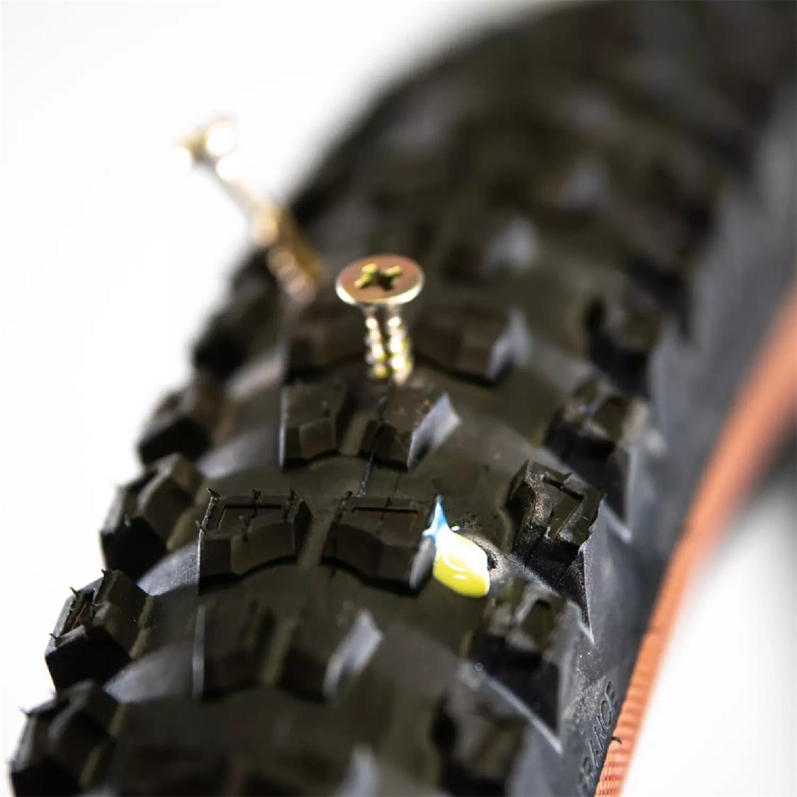 slicy-banana-tubeless-sealant-4