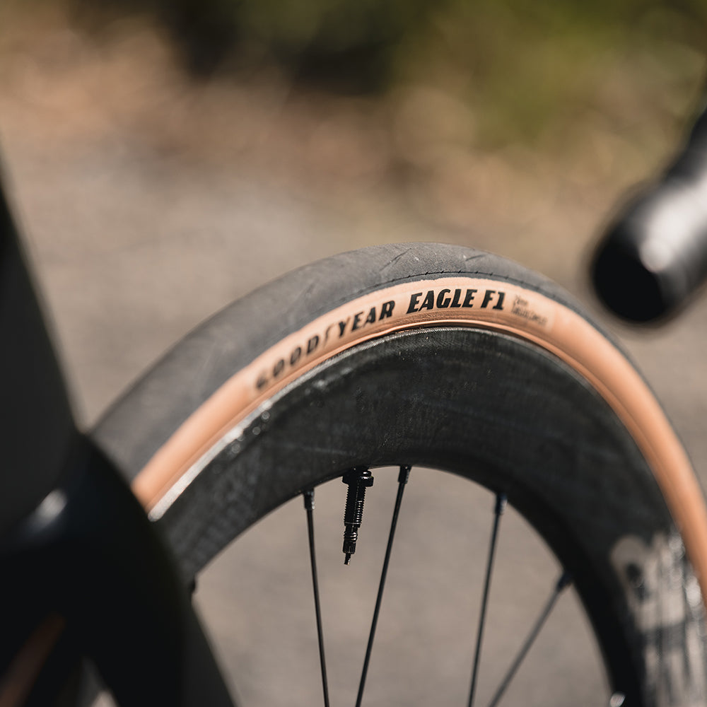 EAGLE F1 TYRE TUBELESS TAN WALL 25MM Vanquish cycles